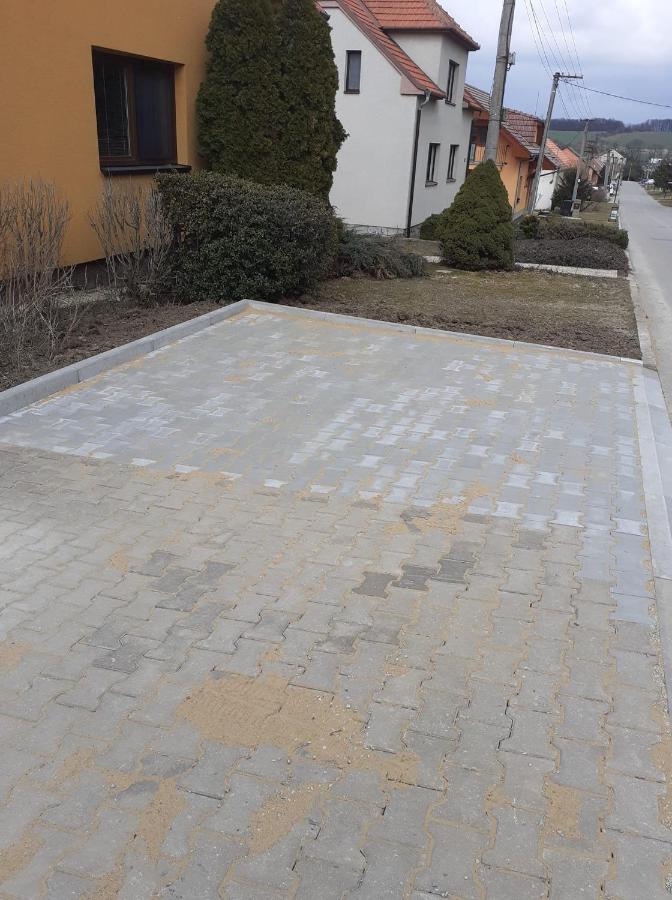 Ferienwohnung Rd Cerncin Bucovice Exterior foto
