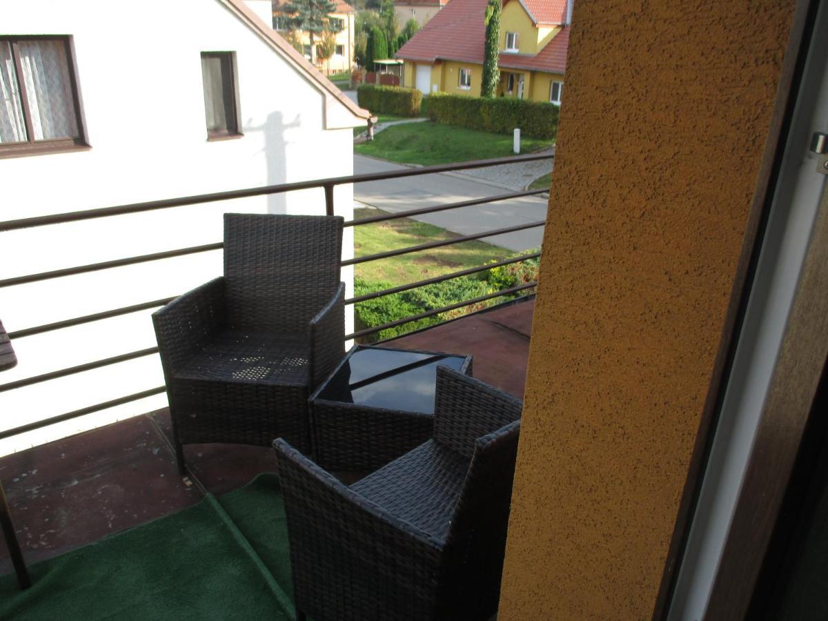 Ferienwohnung Rd Cerncin Bucovice Exterior foto